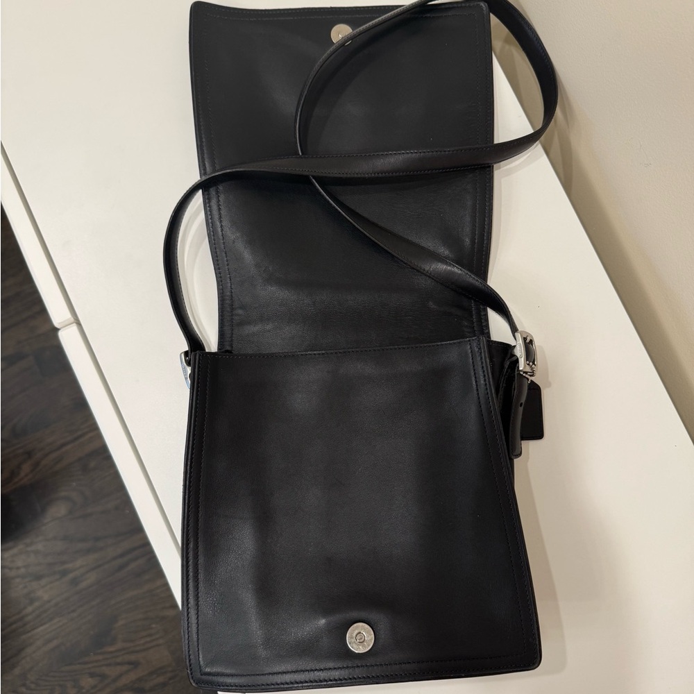 Early 90s Vintage Coach Legacy Flap Messenger Bag
Black Leather (Style J92-6147) - Picture 6 of 15